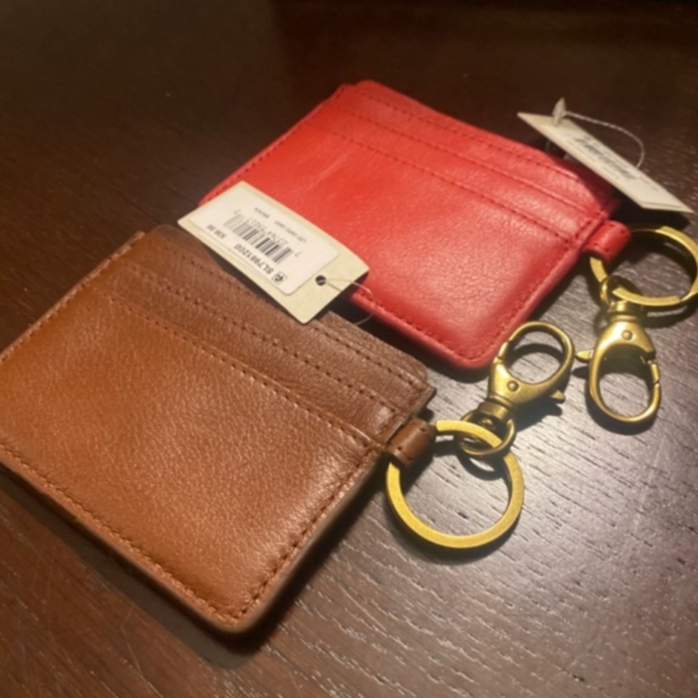 2 Fossils ID keychain holders